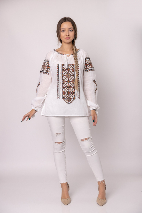 Ie traditionala alba cu motiv floral multicolor Petronela 02 [4]