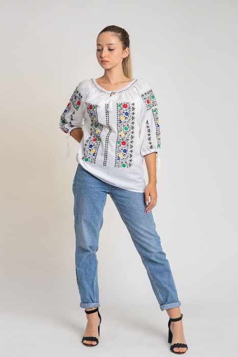Ie traditionala alba cu motiv floral multicolor Florenta [3]
