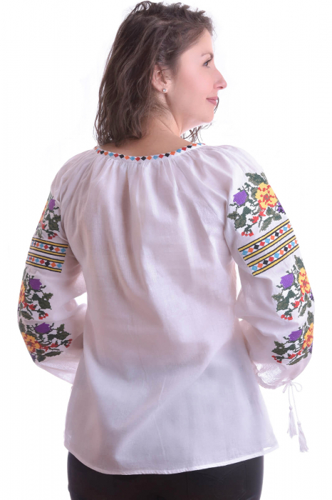 Ie traditionala alba cu motiv floral multicolor Stefania 02 [3]