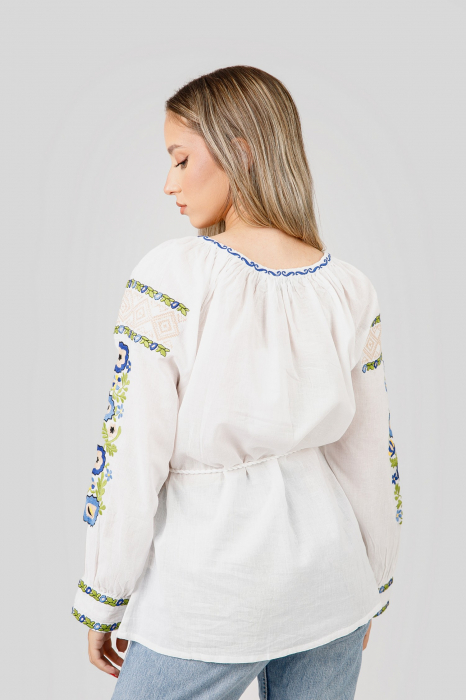 Ie traditionala alba cu motiv floral multicolor Gentiana [3]