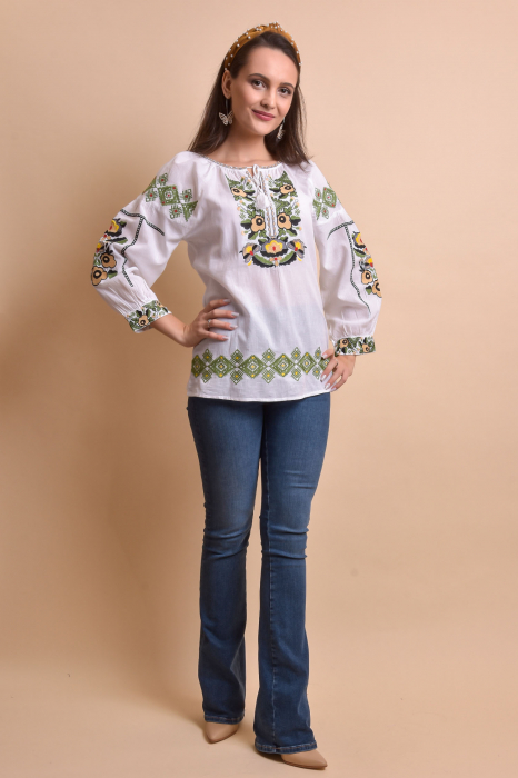 Ie traditionala alba cu motiv floral multicolor Mioara [6]