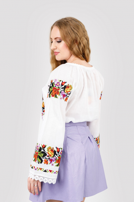 Ie traditionala alba cu motiv floral multicolor Mirabela 01 [3]