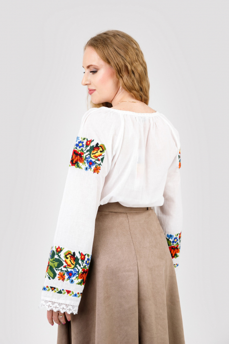 Ie traditionala alba cu motiv floral multicolor Mirabela 02 [3]