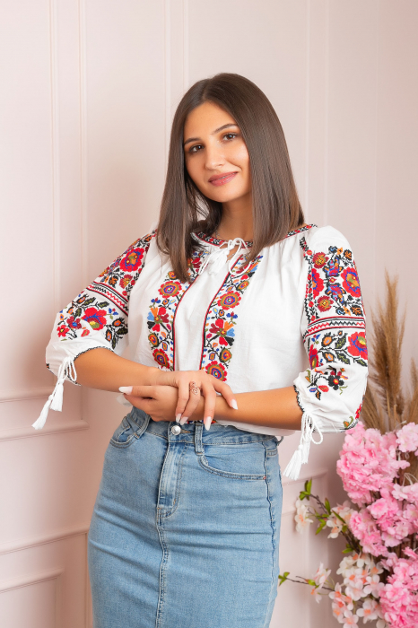 Ie traditionala alba cu motiv floral multicolor Noela [3]