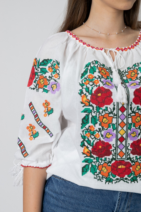 Ie traditionala alba cu motiv floral multicolor Raisa [2]