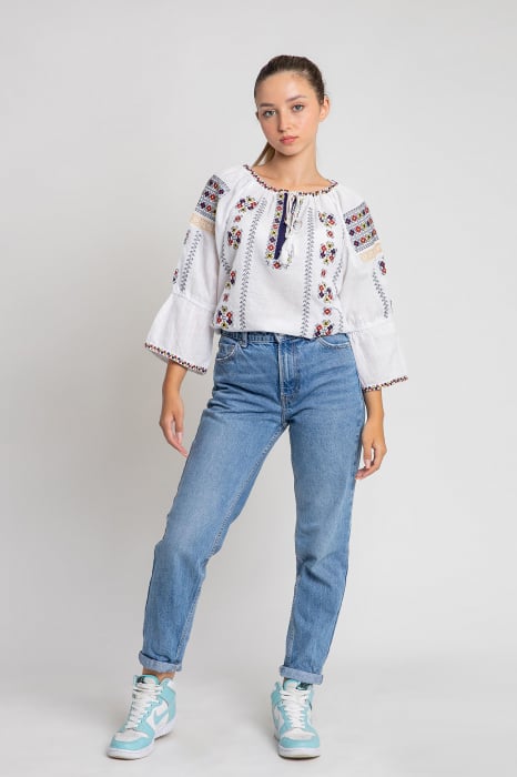 Ie traditionala alba cu motiv floral multicolor Romanita 01 [4]