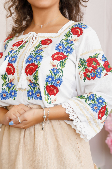 Ie traditionala alba cu motiv floral multicolor Romina [2]
