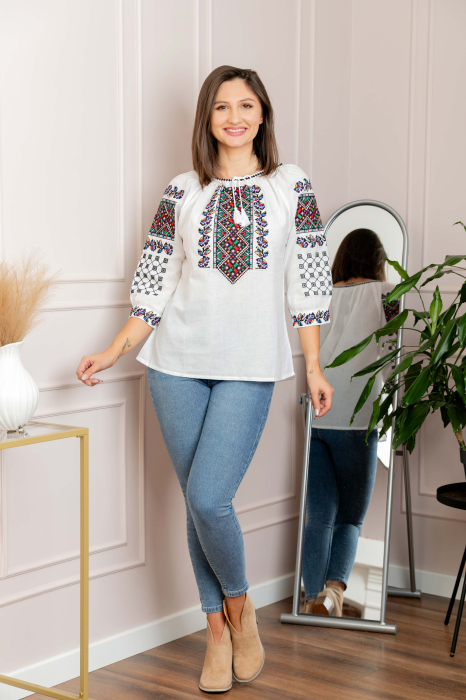 Ie traditionala alba cu motiv floral multicolor Selena 02 [4]