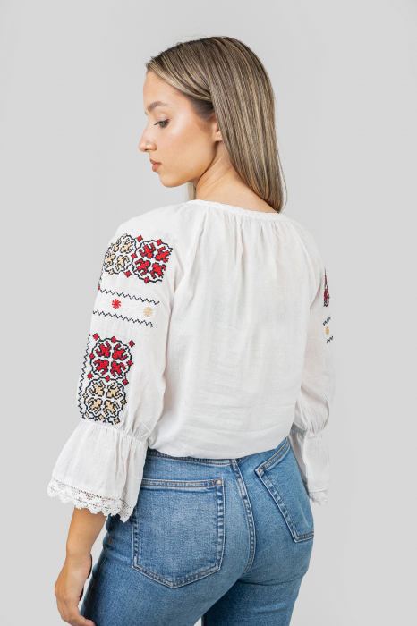 Ie traditionala alba cu motiv floral multicolor Zina [3]