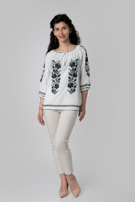 Ie traditionala alba cu motiv floral negru Antoaneta [4]