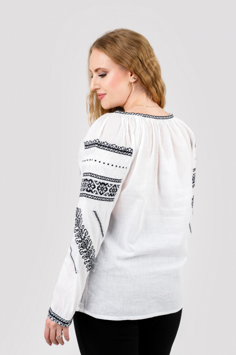 Ie traditionala alba cu motiv floral negru Atena 04 [3]