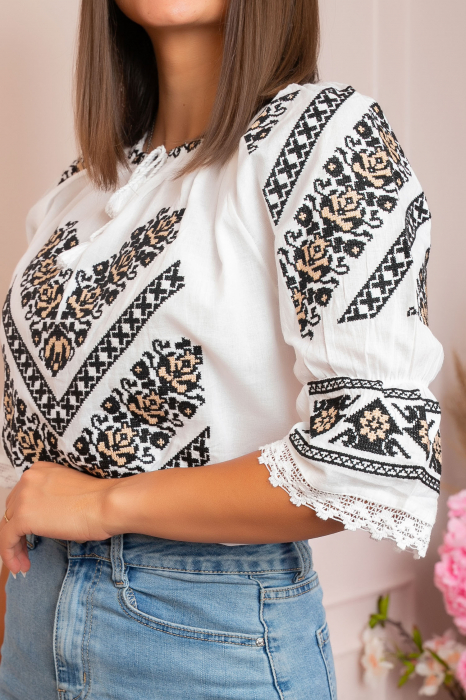 Ie traditionala alba cu motiv floral negru Lavinia 05 [2]