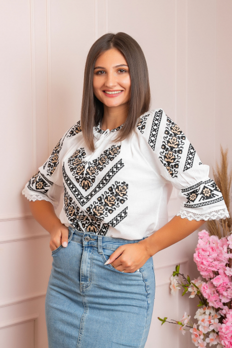 Ie traditionala alba cu motiv floral negru Lavinia 05 [1]