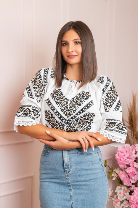 Ie traditionala alba cu motiv floral negru Lavinia 05 [3]