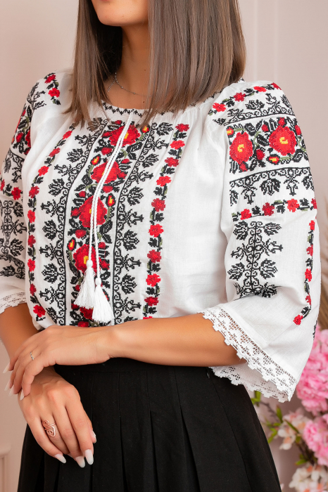 Ie traditionala alba cu motiv floral rosu Adriela 02 [2]