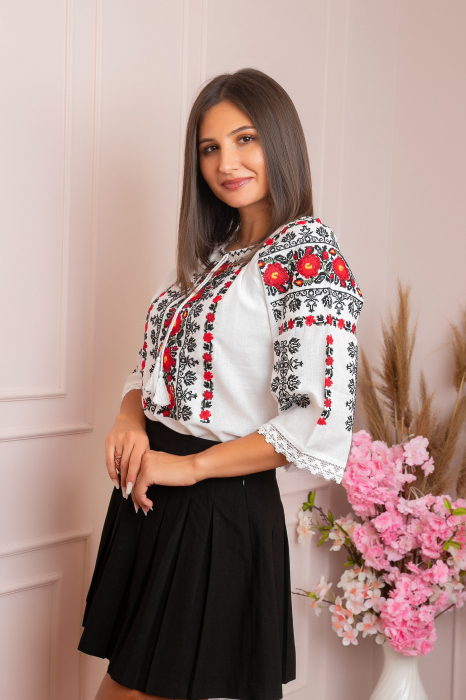 Ie traditionala alba cu motiv floral rosu Adriela 02 [3]