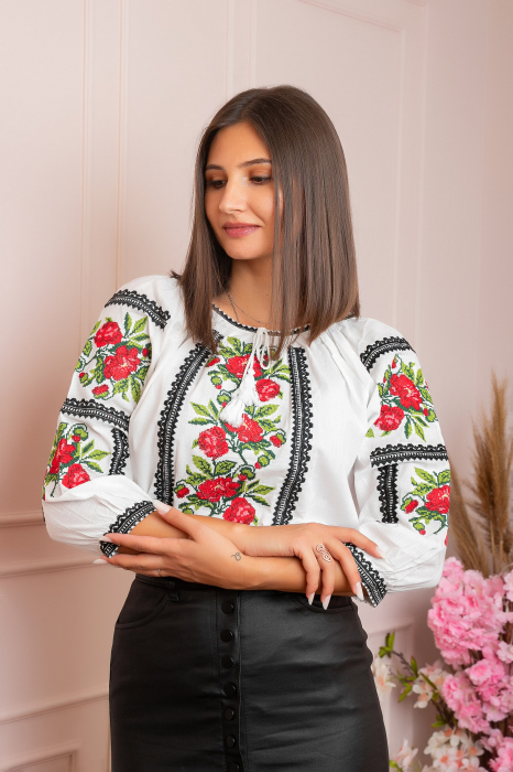Ie traditionala alba cu motiv floral rosu Afrodita [3]