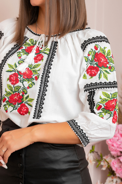 Ie traditionala alba cu motiv floral rosu Afrodita [2]