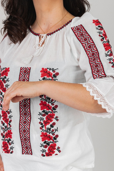 Ie traditionala alba cu motiv floral rosu Amira [2]