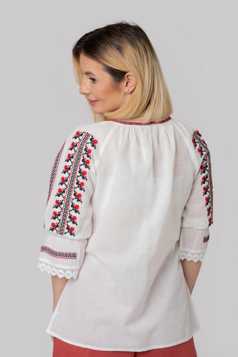 Ie traditionala alba cu motiv floral rosu Anais [3]