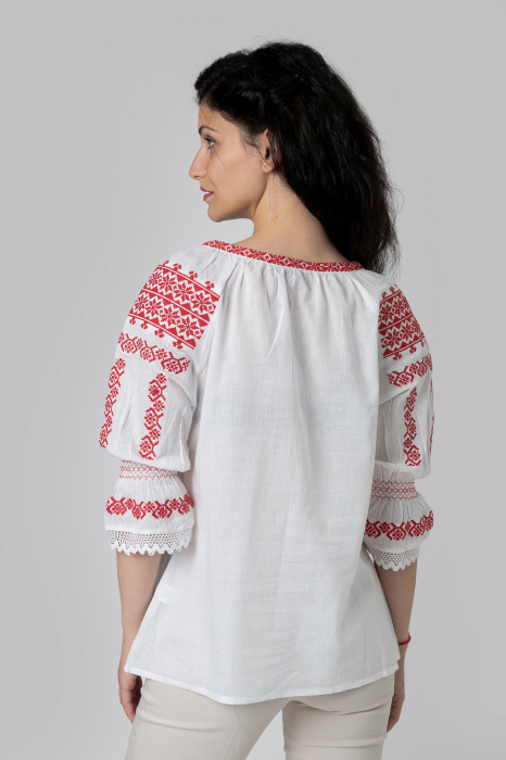 Ie traditionala alba cu motiv floral rosu Antonia [3]