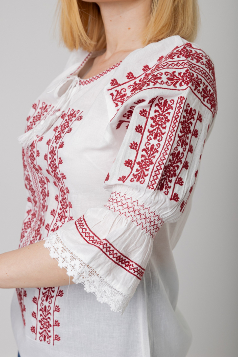 Ie traditionala alba cu motiv floral rosu Astrid [2]