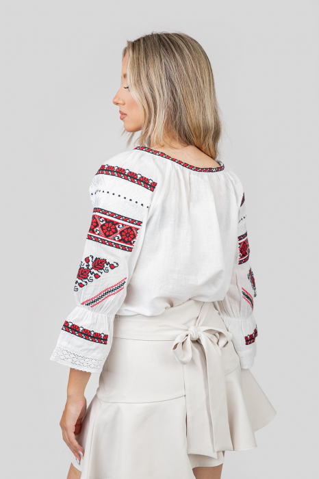 Ie traditionala alba cu motiv floral rosu Atena 03 [3]