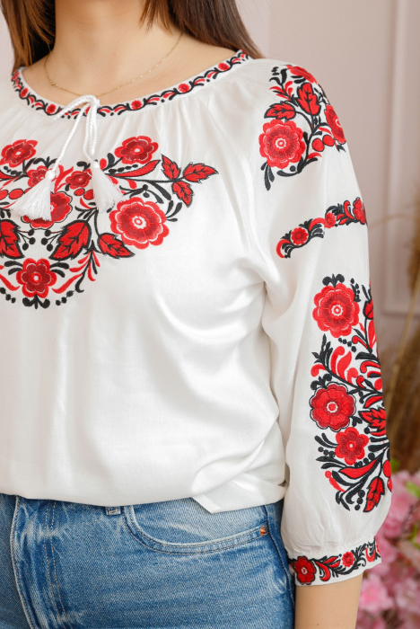 Ie traditionala alba cu motiv floral rosu Carina [2]