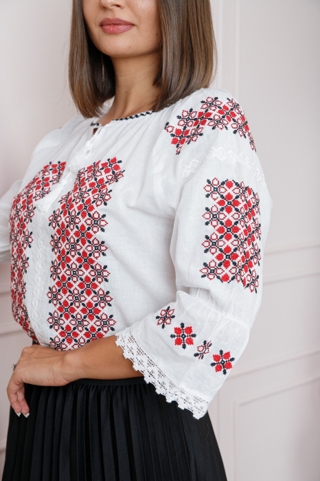 Ie traditionala alba cu motiv floral rosu Clarisa 02 [2]