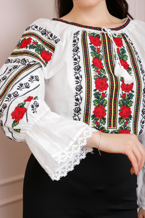 Ie traditionala alba cu motiv floral rosu Clementina 01 [2]