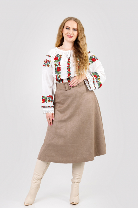 Ie traditionala alba cu motiv floral rosu Daniela [4]