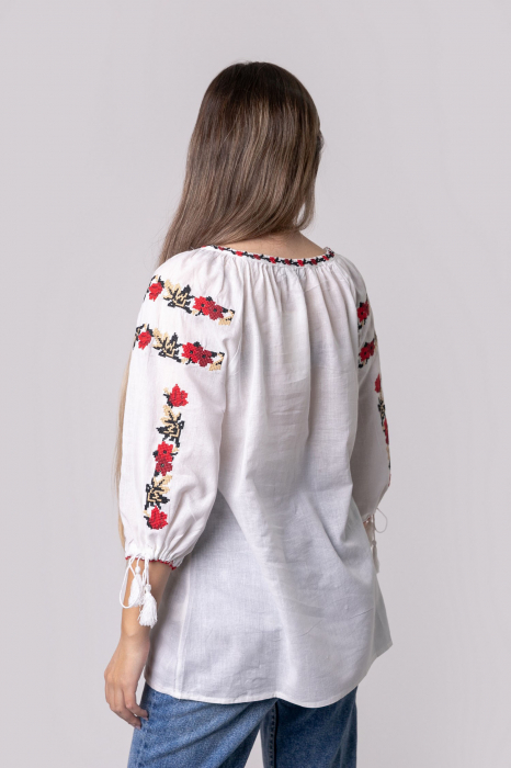 Ie traditionala alba cu motiv floral rosu Doinita [3]