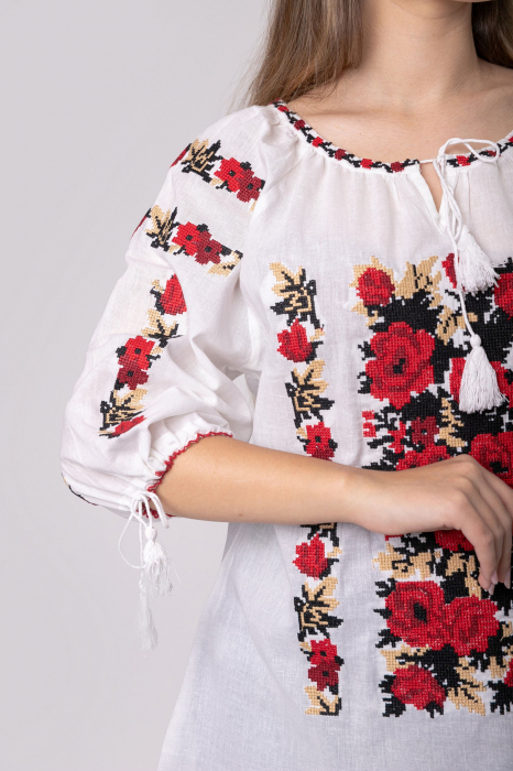 Ie traditionala alba cu motiv floral rosu Doinita [2]