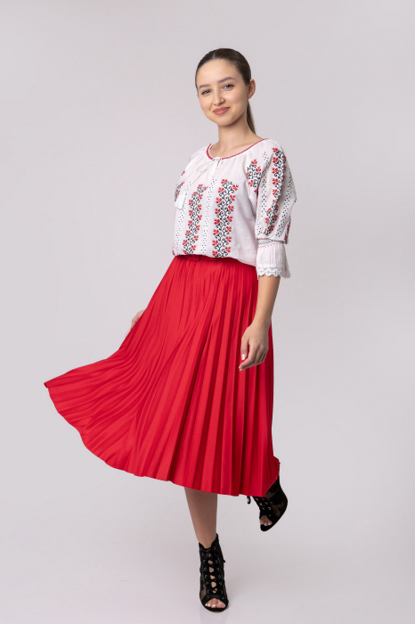 Ie traditionala alba cu motiv floral rosu Domnica [4]