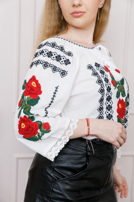 Ie traditionala alba cu motiv floral rosu Flora [2]