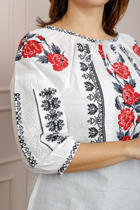 Ie traditionala alba cu motiv floral rosu Izabela [2]