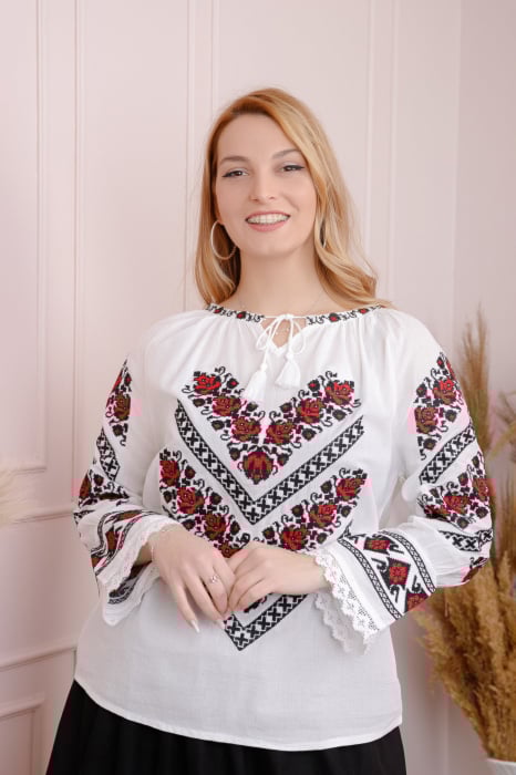 Ie traditionala alba cu motiv floral rosu Lavinia 02 [3]