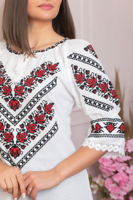 Ie traditionala alba cu motiv floral rosu Lavinia 04 [2]