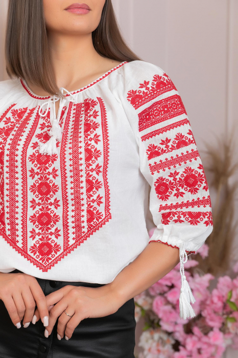 Ie traditionala alba cu motiv floral rosu Leila 01 [2]