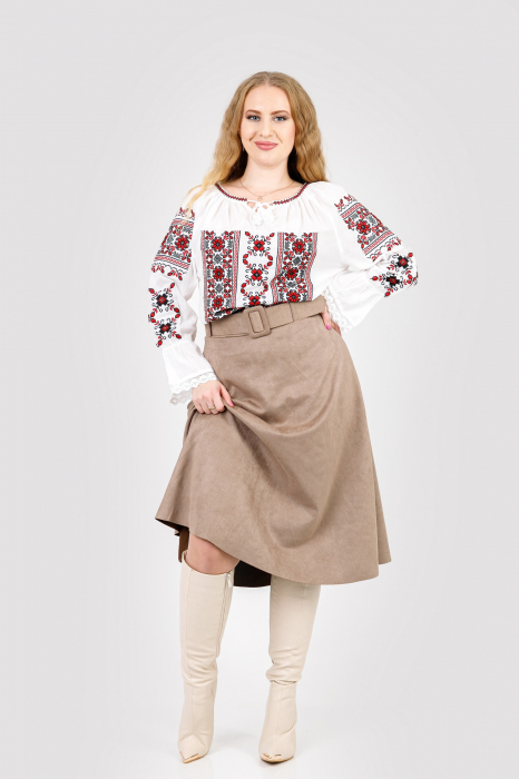 Ie traditionala alba cu motiv floral rosu Liana 06 [4]