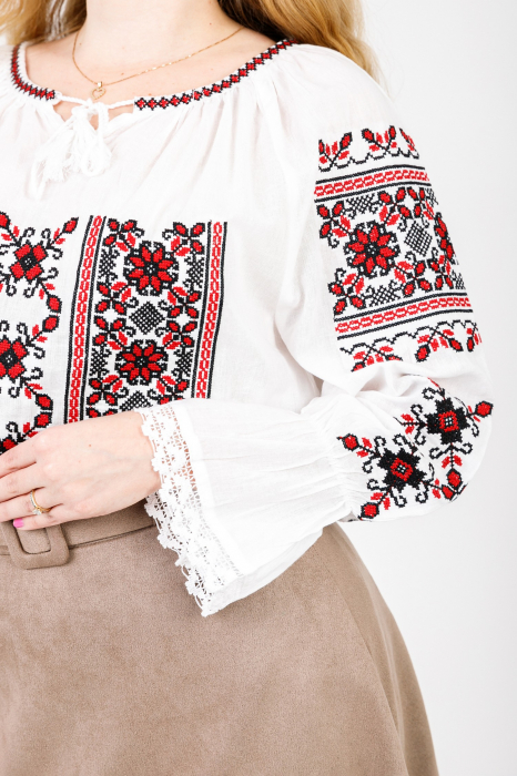 Ie traditionala alba cu motiv floral rosu Liana 06 [2]