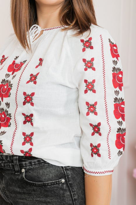 Ie traditionala alba cu motiv floral rosu Maria 01 [2]