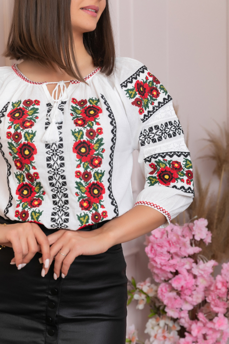 Ie traditionala alba cu motiv floral rosu Marlena [2]