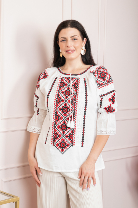 Ie traditionala alba cu motiv floral rosu Martina 03 [3]