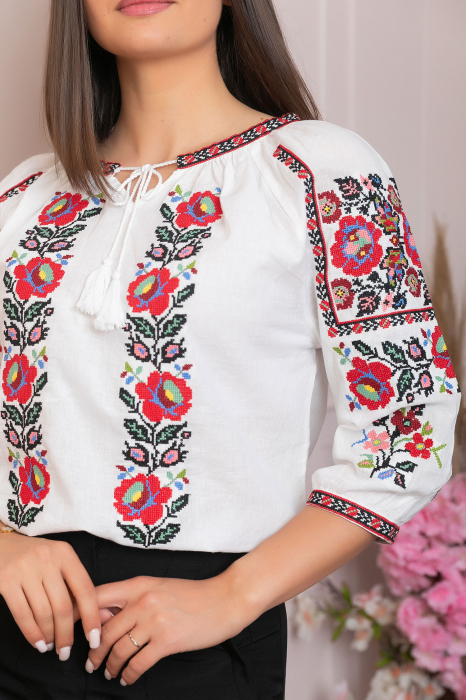 Ie traditionala alba cu motiv floral rosu Medeea [2]
