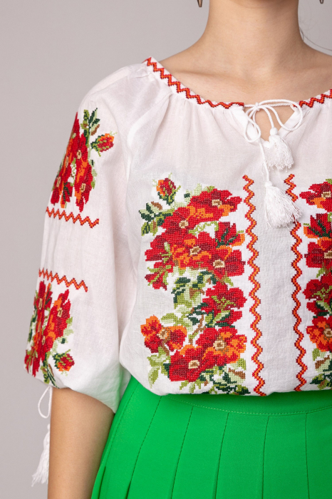 Ie traditionala alba cu motiv floral rosu Mia [2]