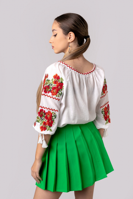 Ie traditionala alba cu motiv floral rosu Mia [3]