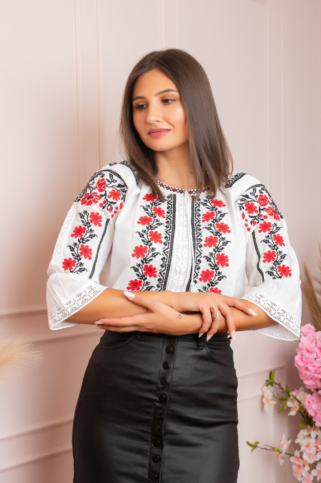 Ie traditionala alba cu motiv floral rosu Natasa [3]