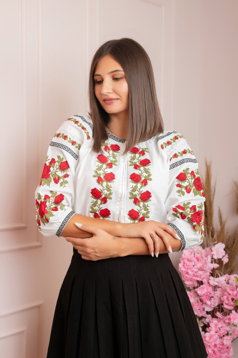 Ie traditionala alba cu motiv floral rosu Noemi [3]