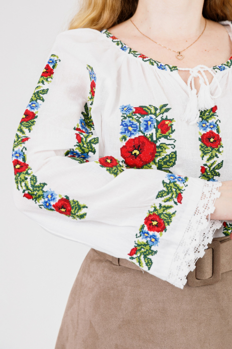 Ie traditionala alba cu motiv floral rosu Paulina [2]